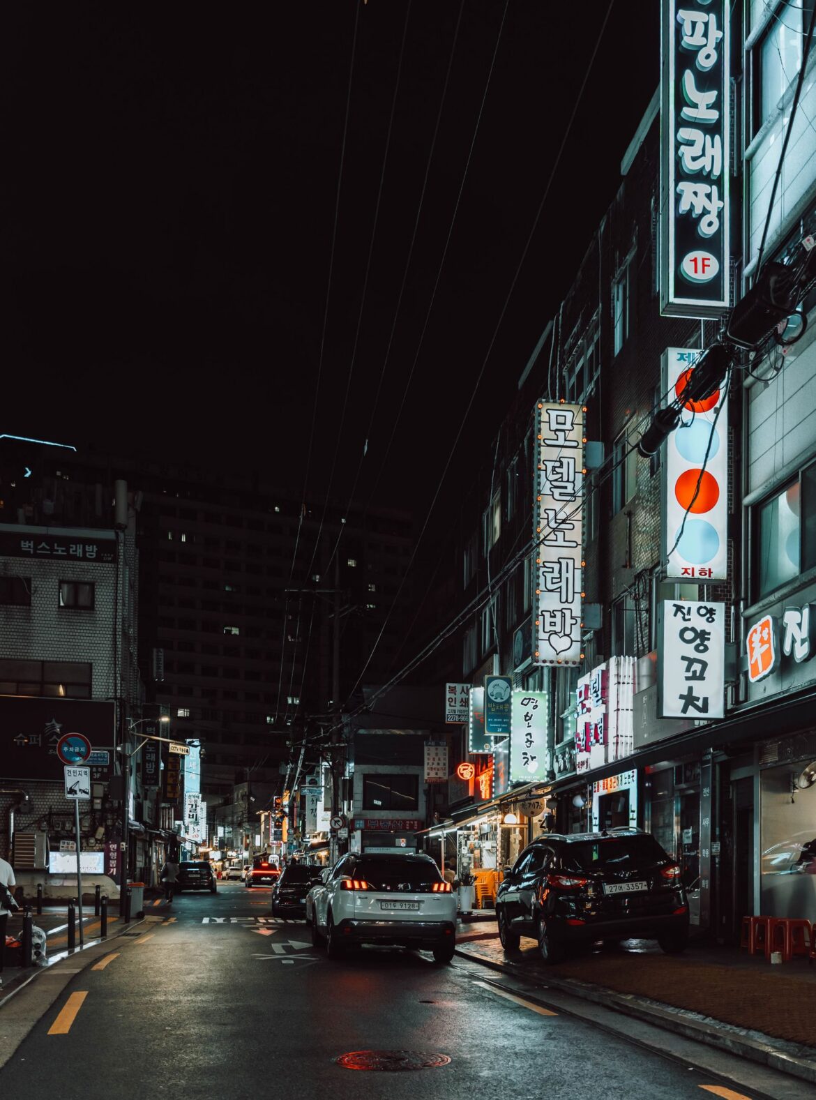 Night street scene used as a K-content filming location in Seoul