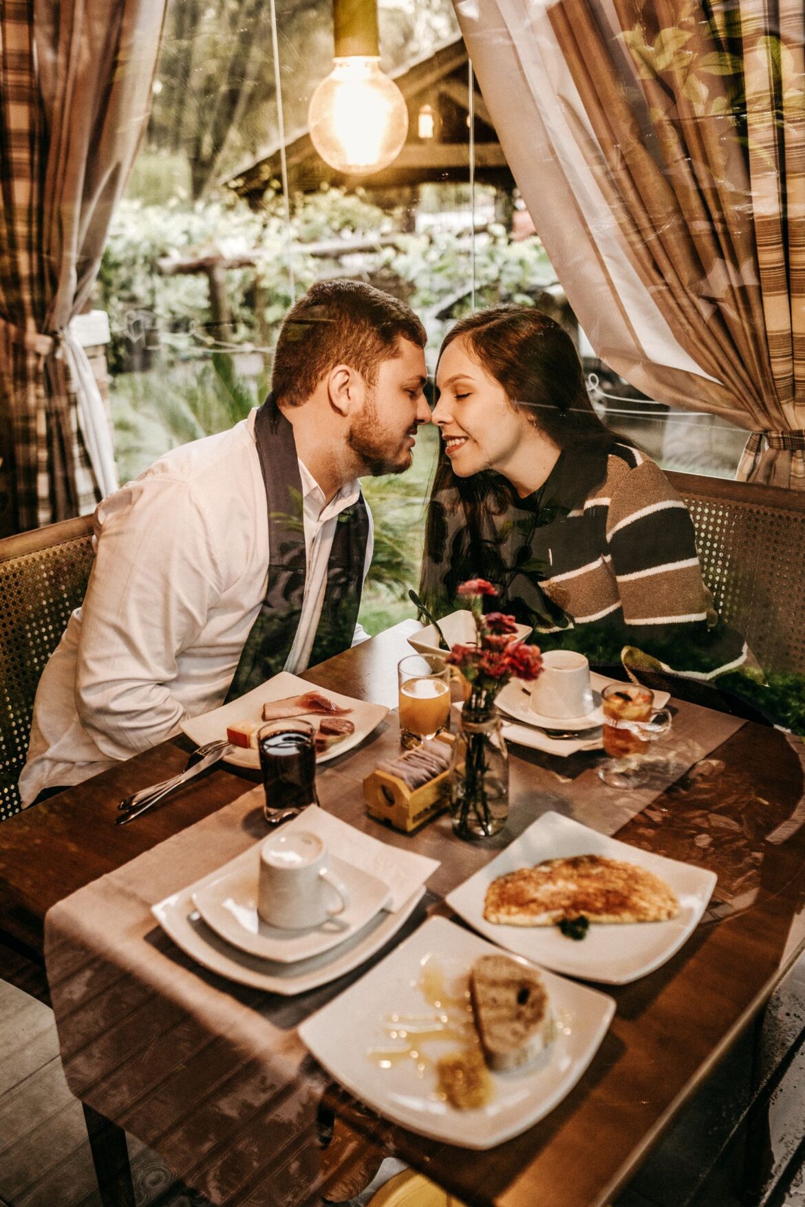 A couple having dinner together