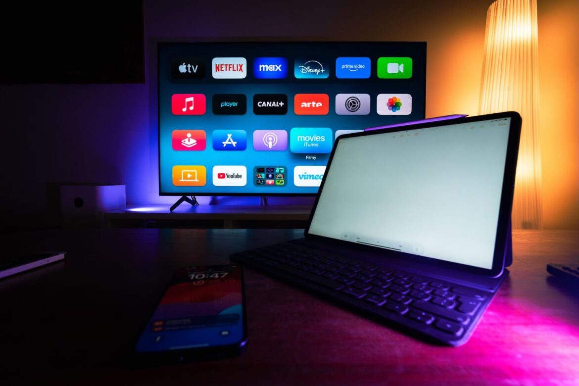 Smart devices with streaming apps