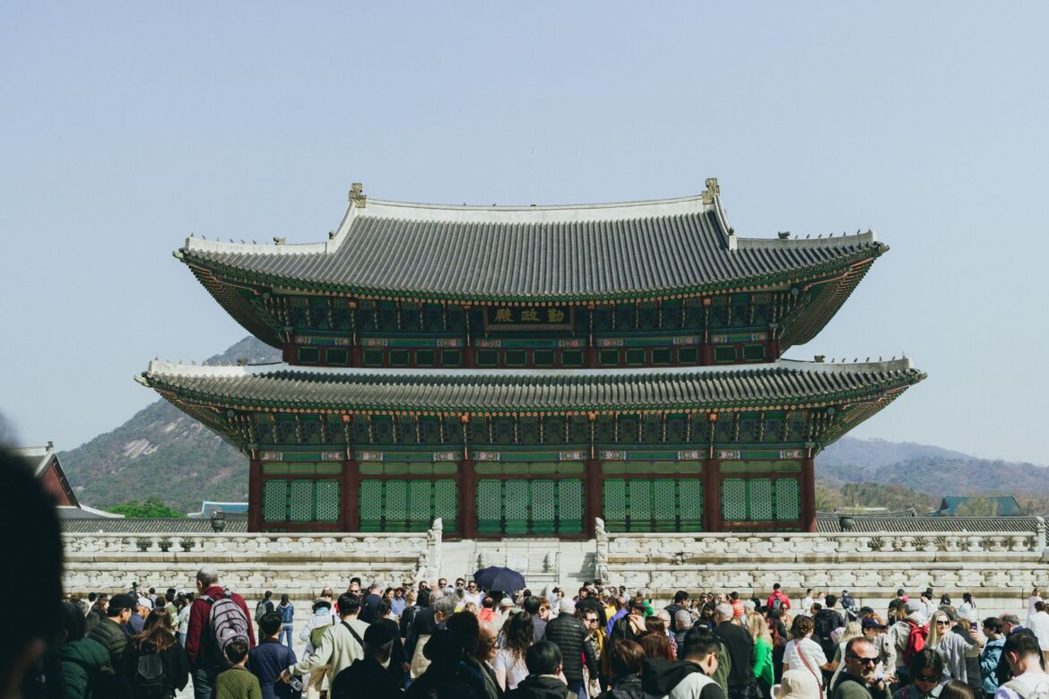 Gyeongbokgung Palace with tourists in Seoul