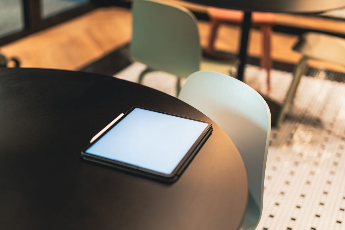 Digital tablet for reading e-books in a cafe, representing the growth of Korean web novels reaching global readers through translation