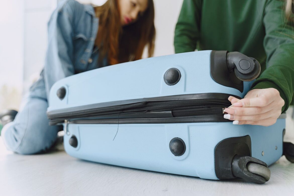 Friends traveling with suitcase